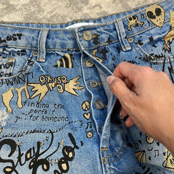 Zara Graffiti High Rise Cut Off Denim Jean Shorts Sz 10 - Picture 7 of 12